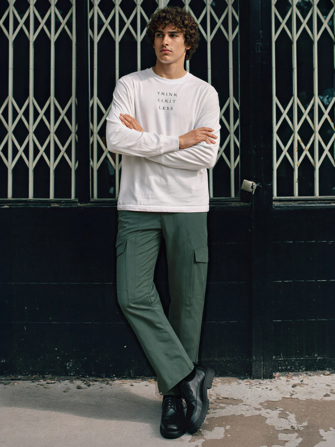 Men's Green Relaxed Fit Solid Utility Cargo - Image 3