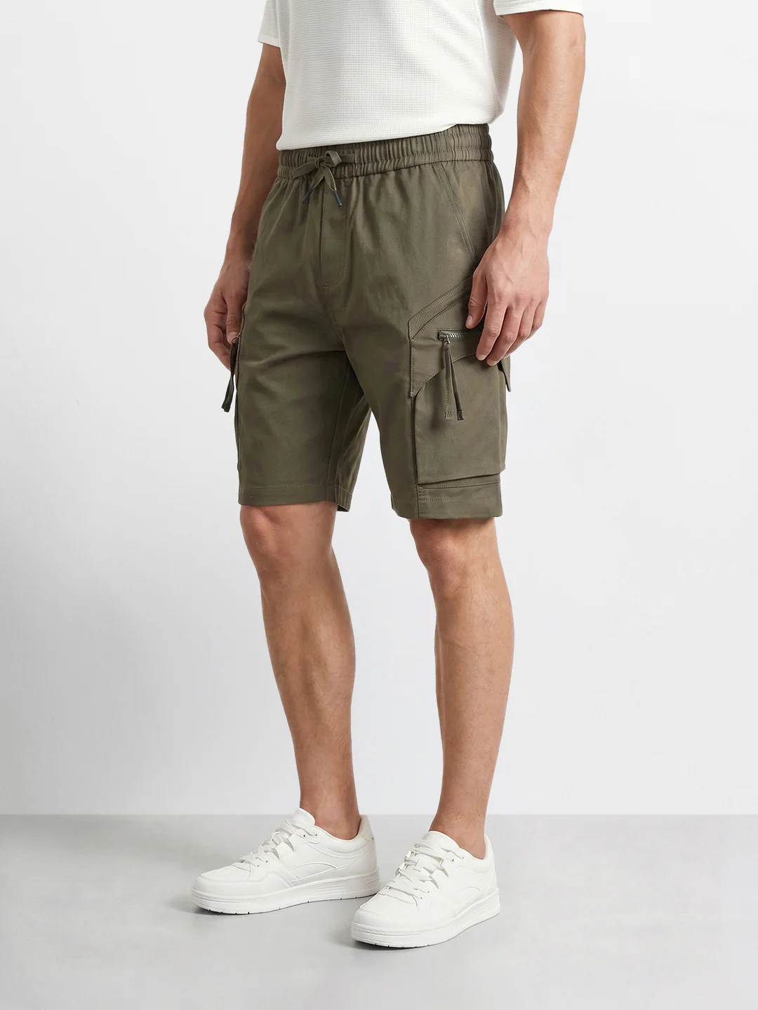 Men's Green Relaxed Fit Solid Utility Shorts - Image 3