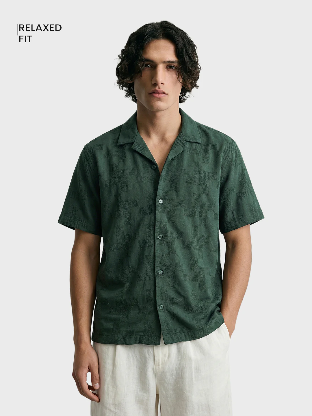Men's Green Relaxed Fit Solid Casual Shirt - Image 2