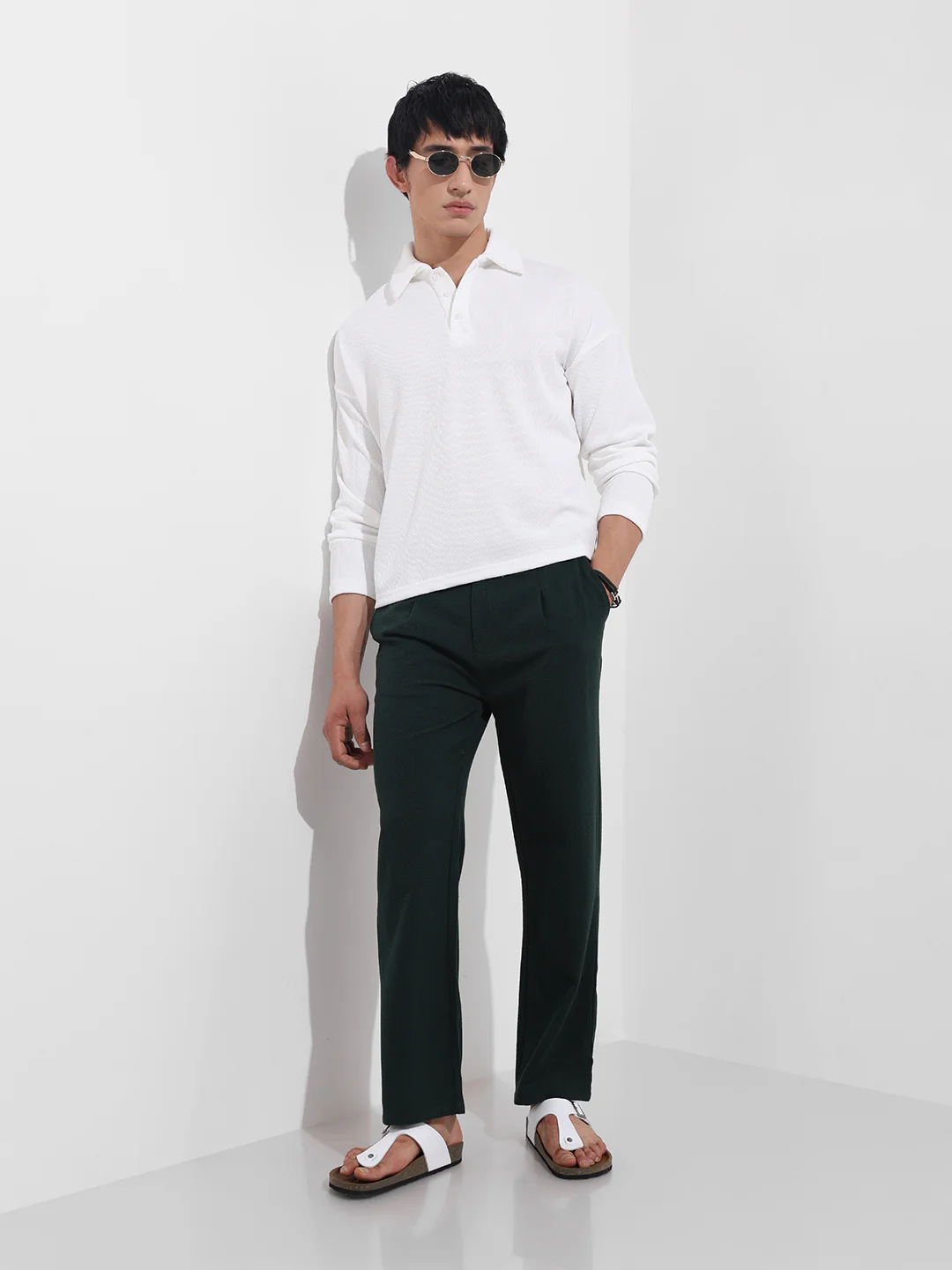 Men's Green Relaxed Fit Textured Casual Trousers - Image 2