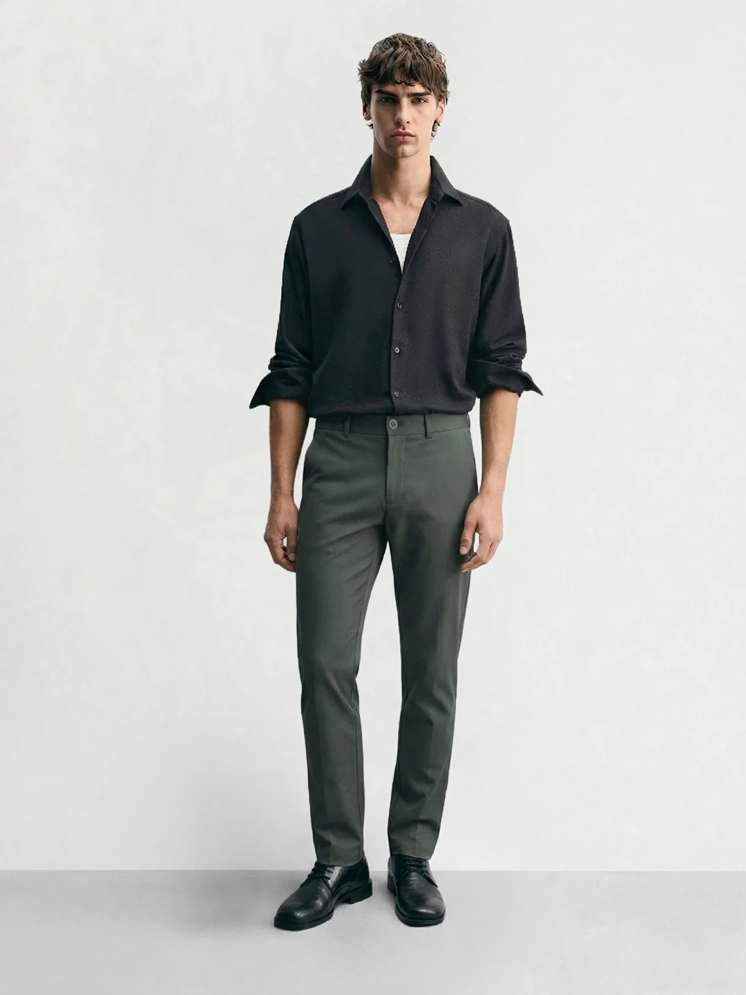 Men's Green Slim Fit Solid Casual Chinos - Image 4