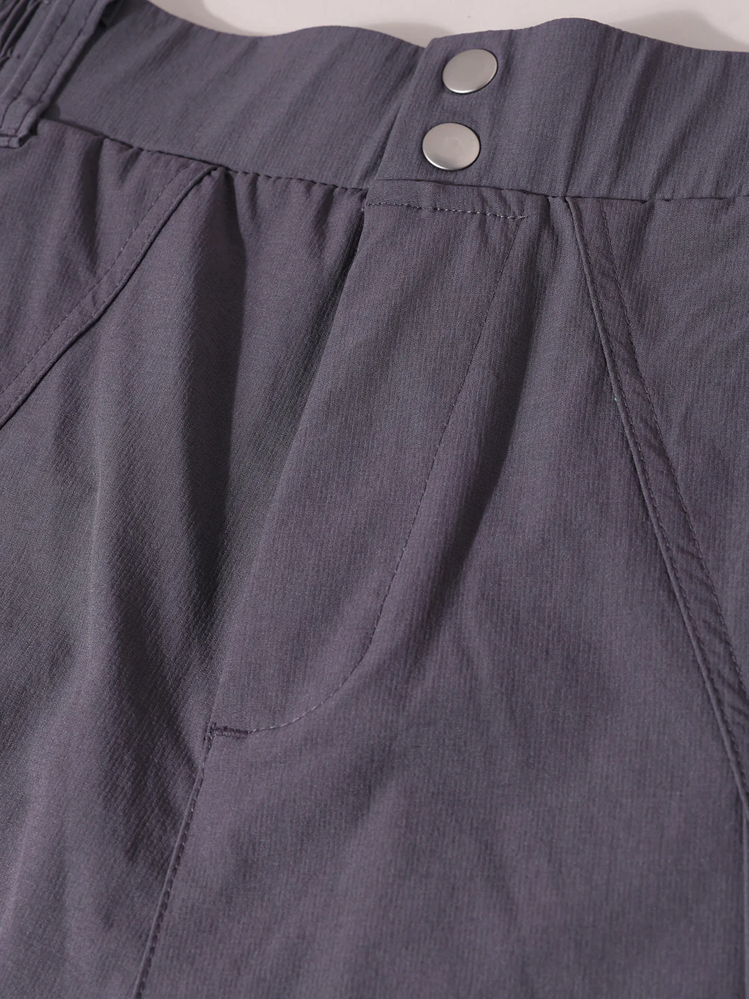 Men's Grey Loose Fit Solid Utility Trousers - Image 5