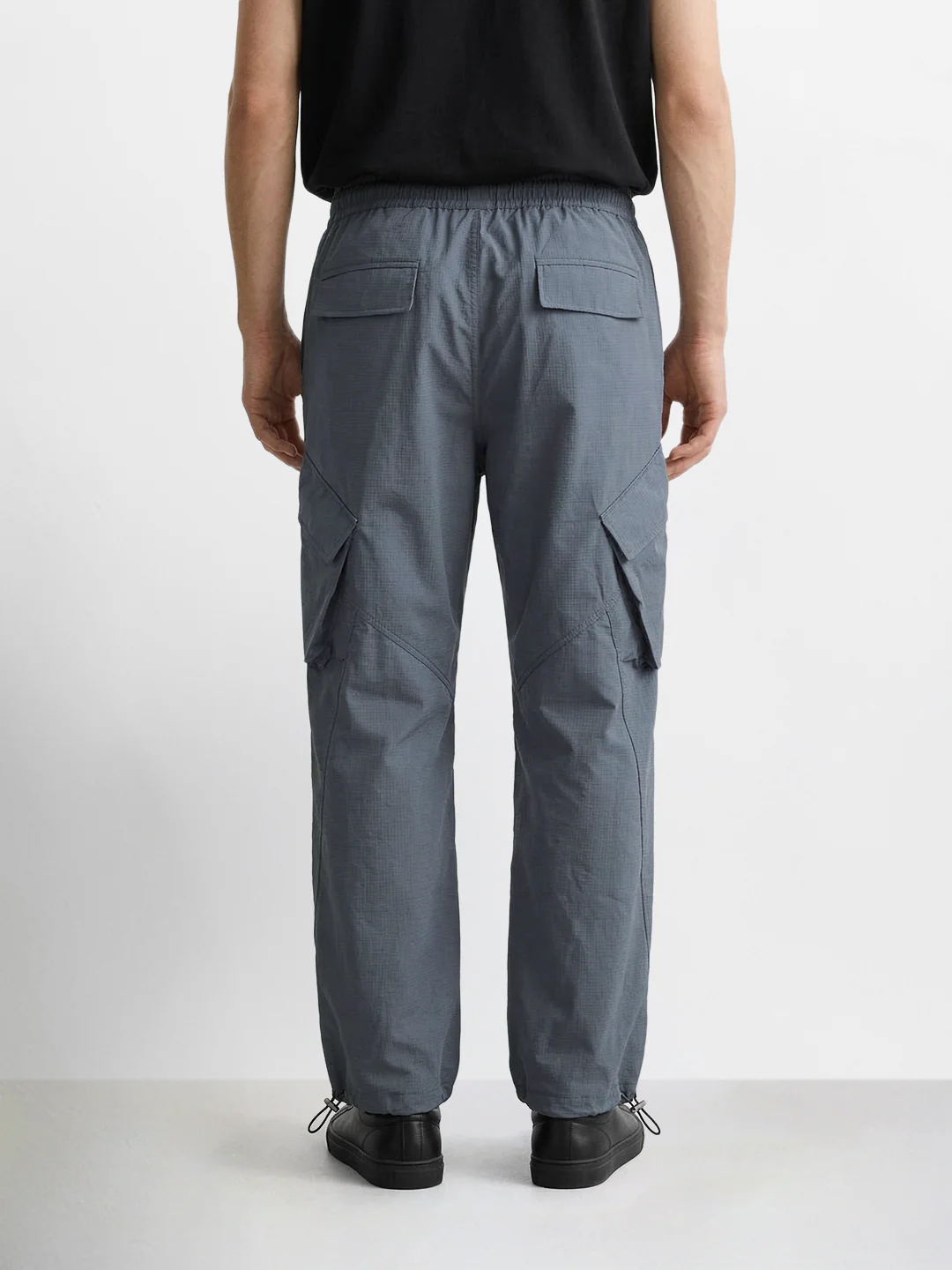 Men's Grey Loose Fit Solid Utility Cargo - Image 4