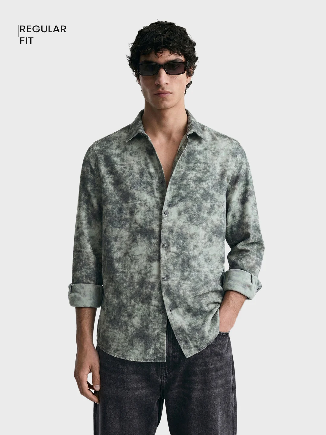 Men's Green Regular Fit Printed Casual Shirt - Image 2