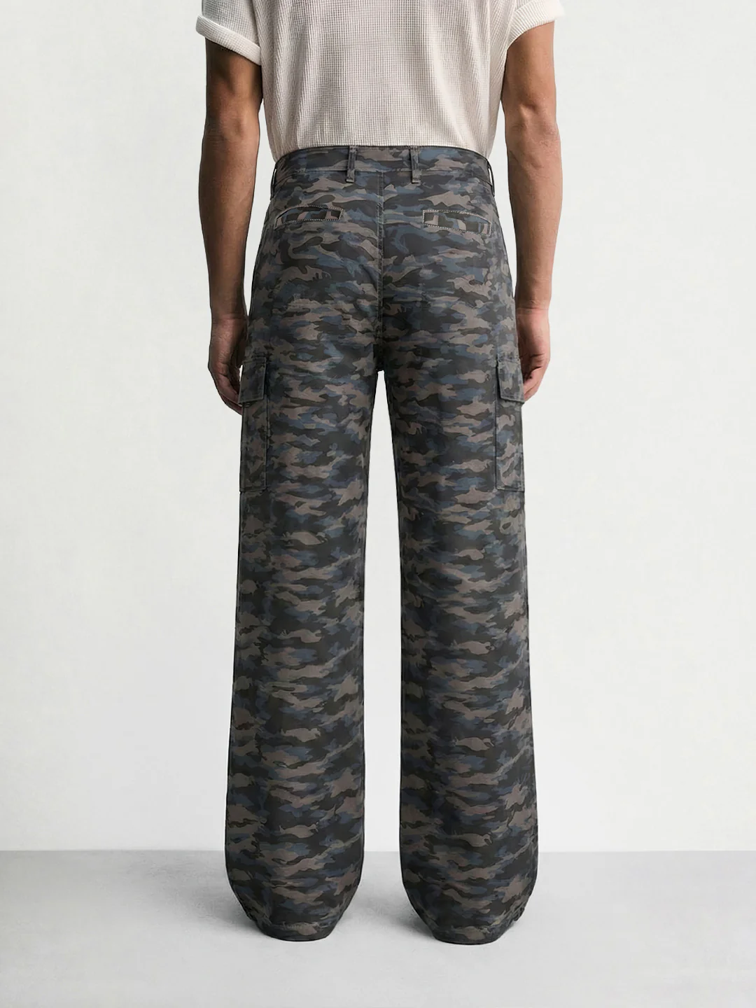 Men's Grey Relaxed Fit Color Blocked Utility Cargo - Image 2