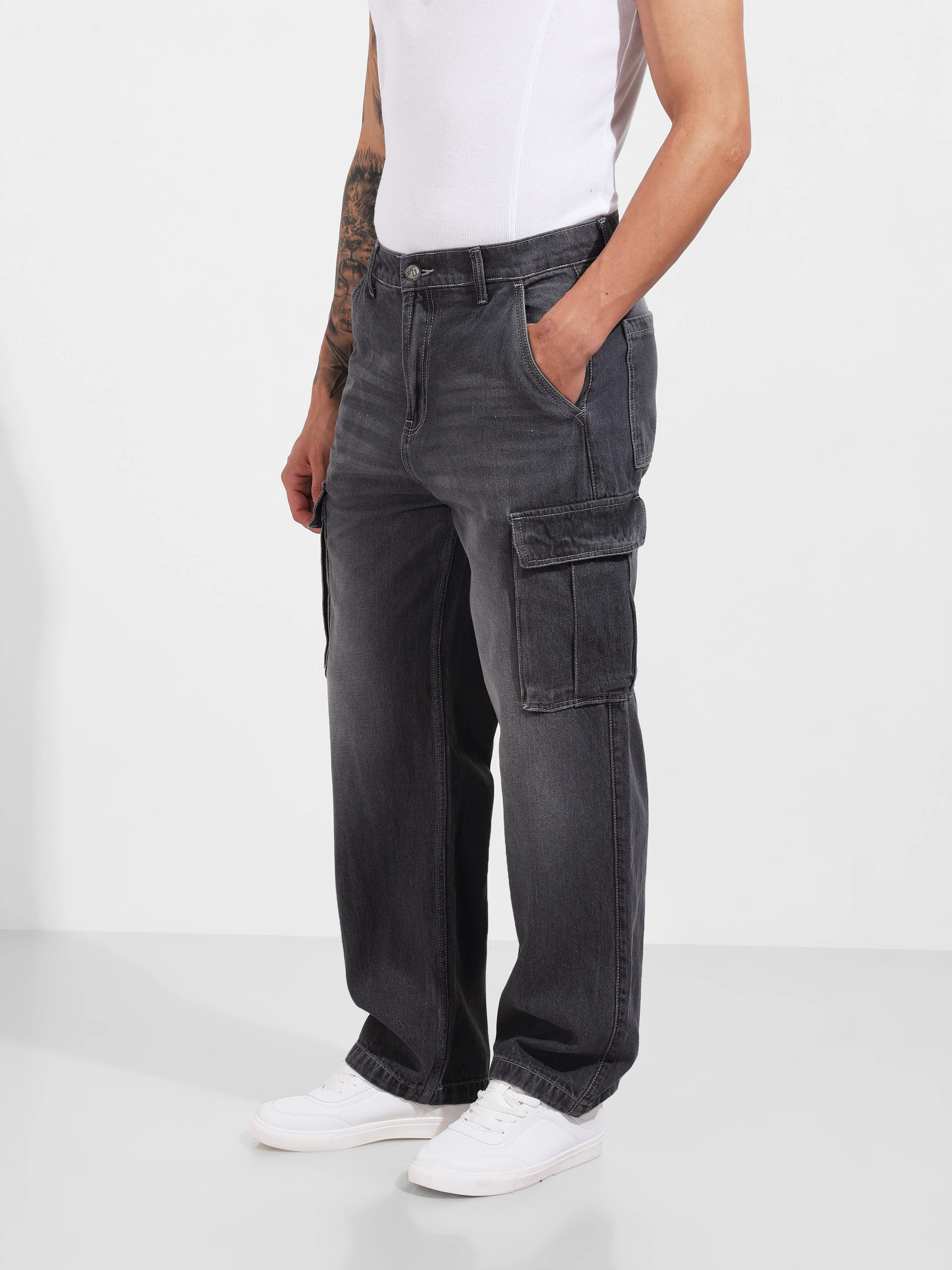 Men's Grey Relaxed Fit Solid Casual Jeans - Image 3