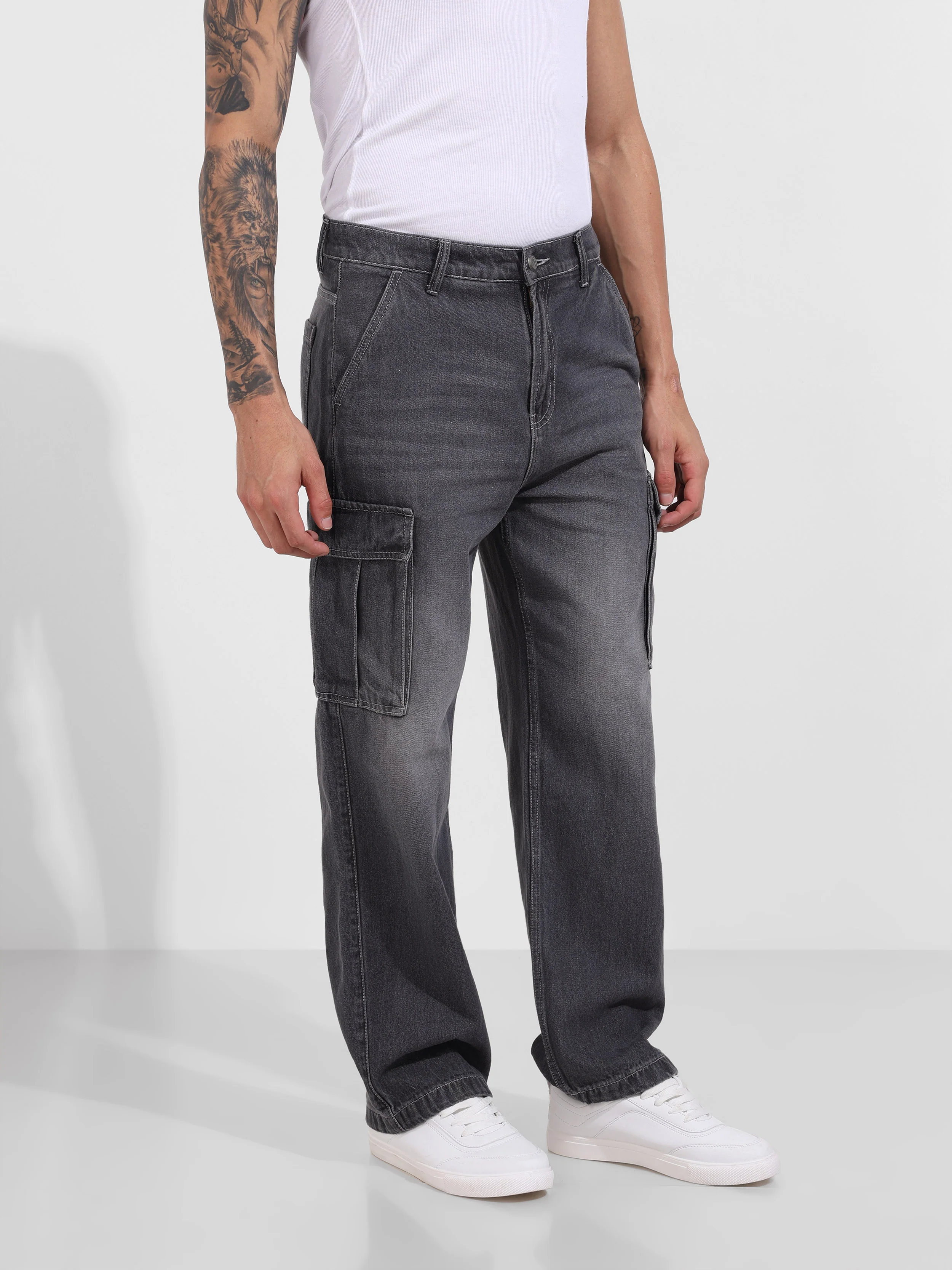 Men's Grey Relaxed Fit Solid Casual Jeans - Image 4