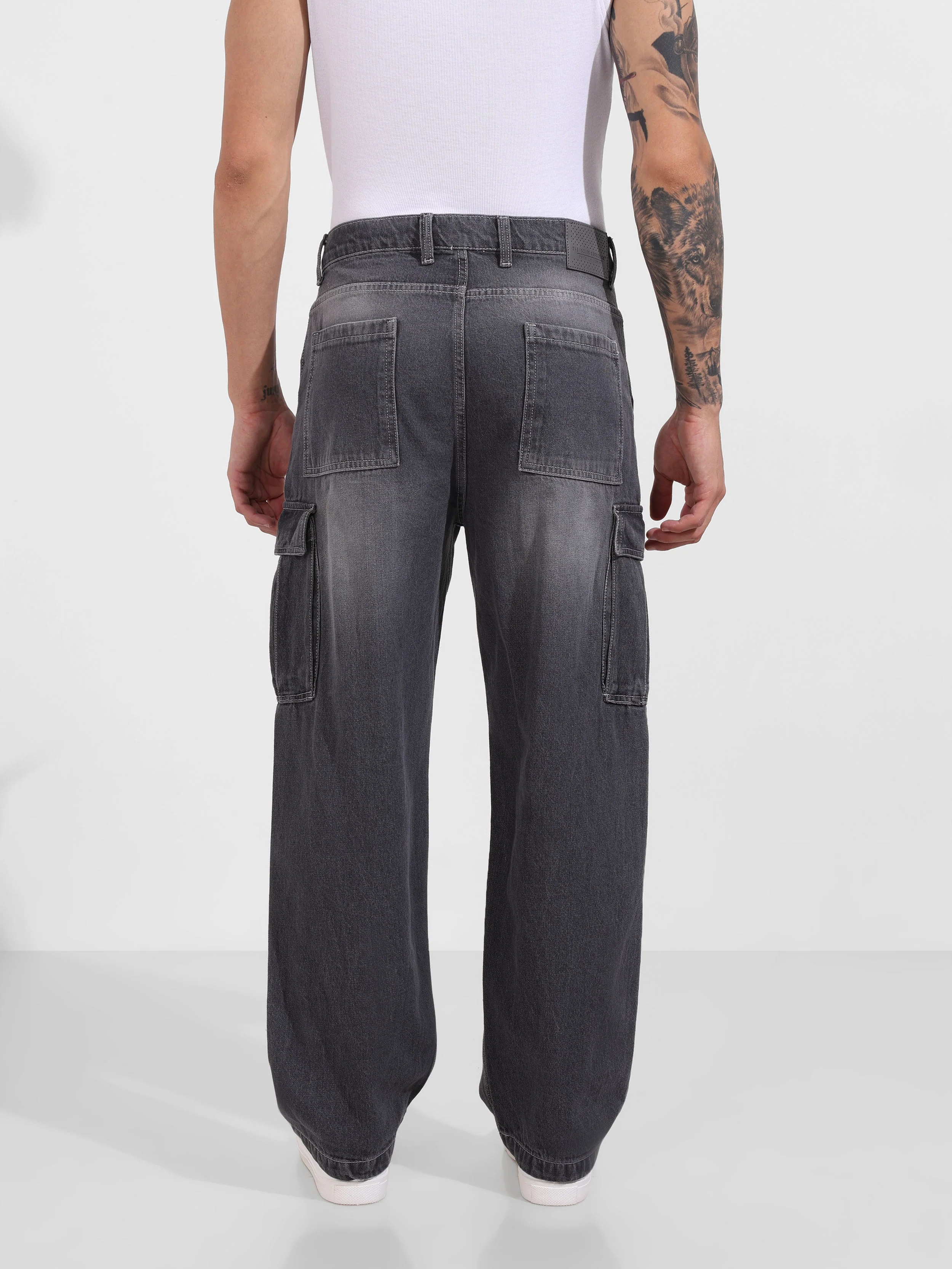 Men's Grey Relaxed Fit Solid Casual Jeans - Image 6