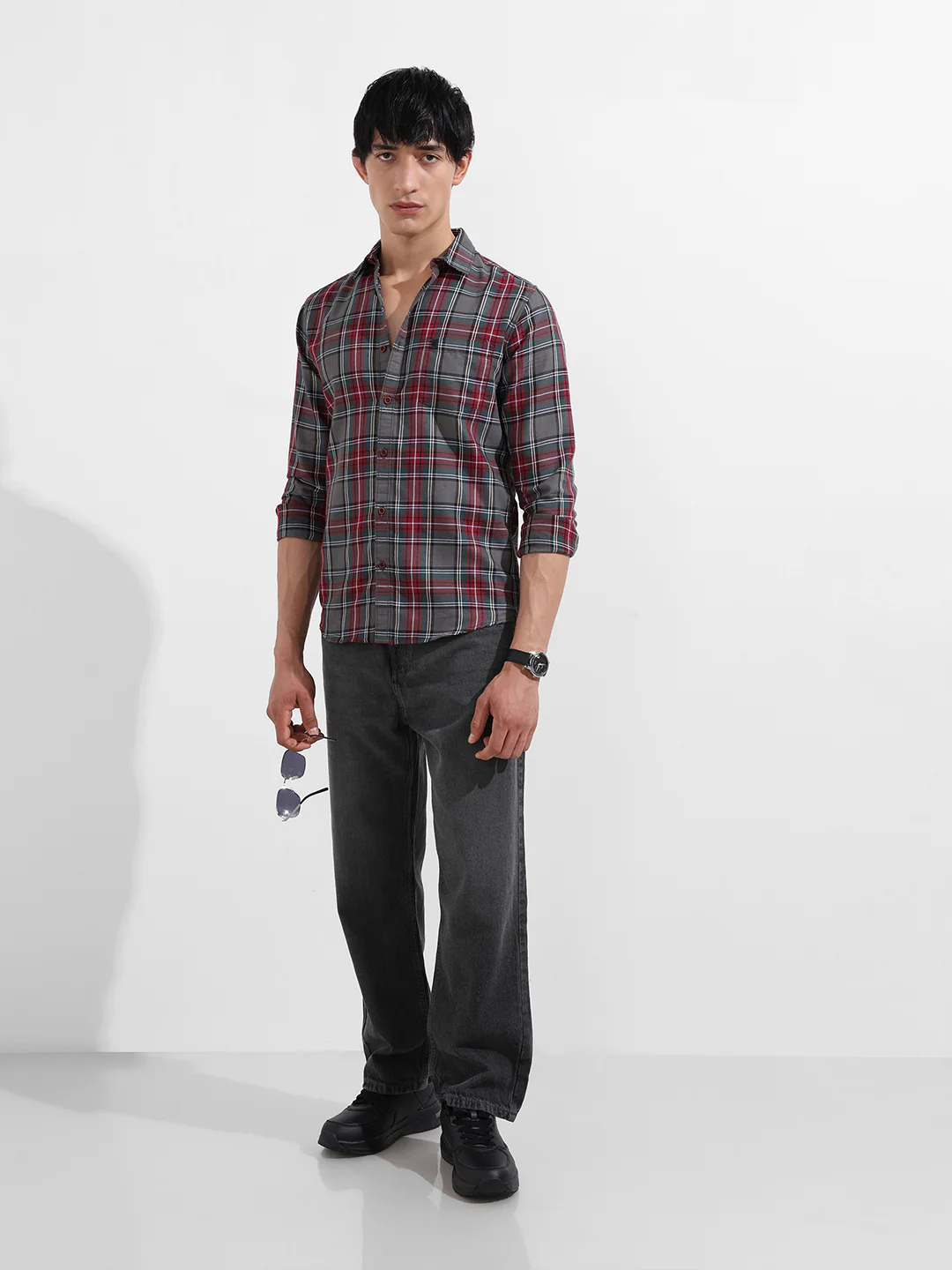 Men's Grey Relaxed Fit Solid Casual Jeans - Image 2