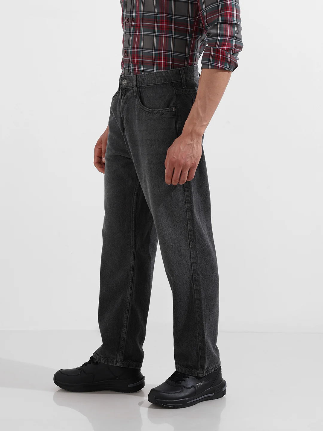 Men's Grey Relaxed Fit Solid Casual Jeans - Image 3