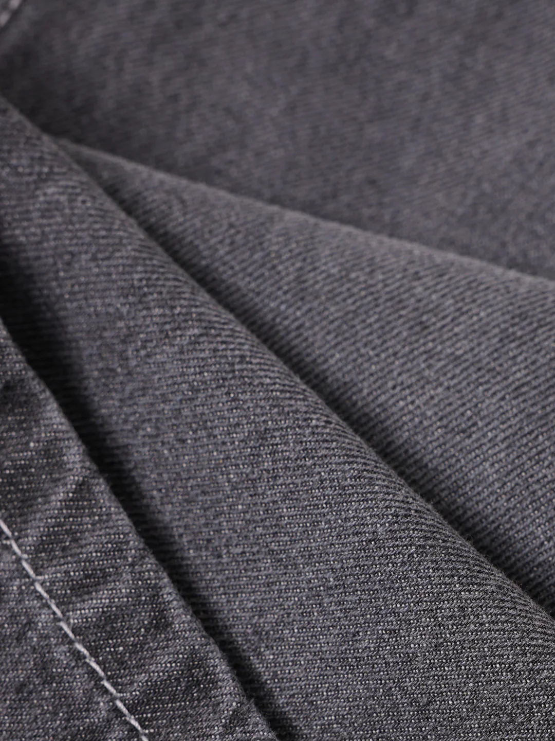 Men's Grey Relaxed Fit Solid Casual Jeans - Image 7