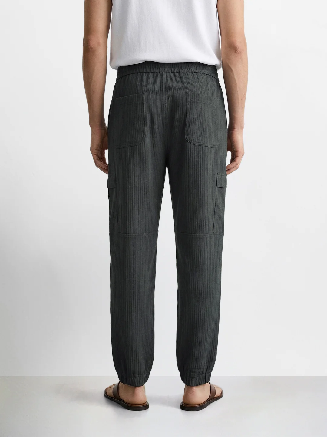 Men's Grey Relaxed Fit Solid Casual Joggers - Image 4