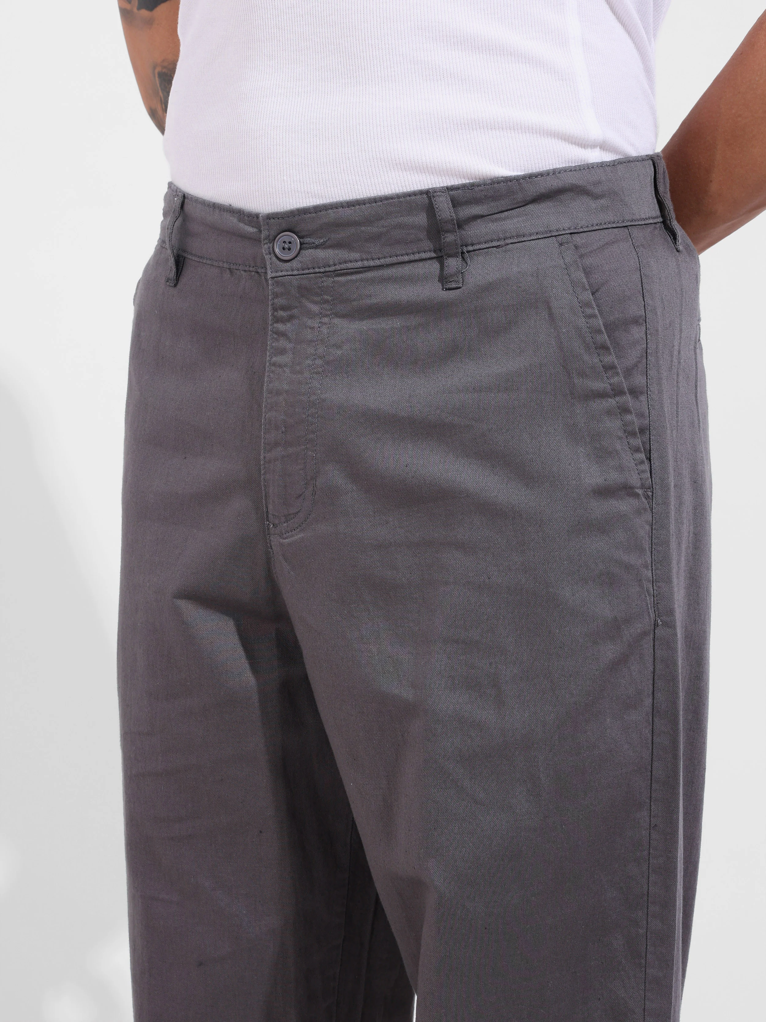 Men's Grey Relaxed Fit Solid Casual Trousers - Image 5