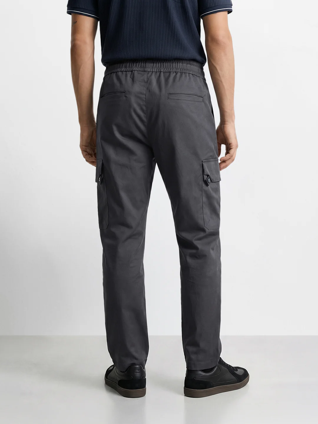 Men's Grey Relaxed Fit Solid Utility Cargo - Image 4