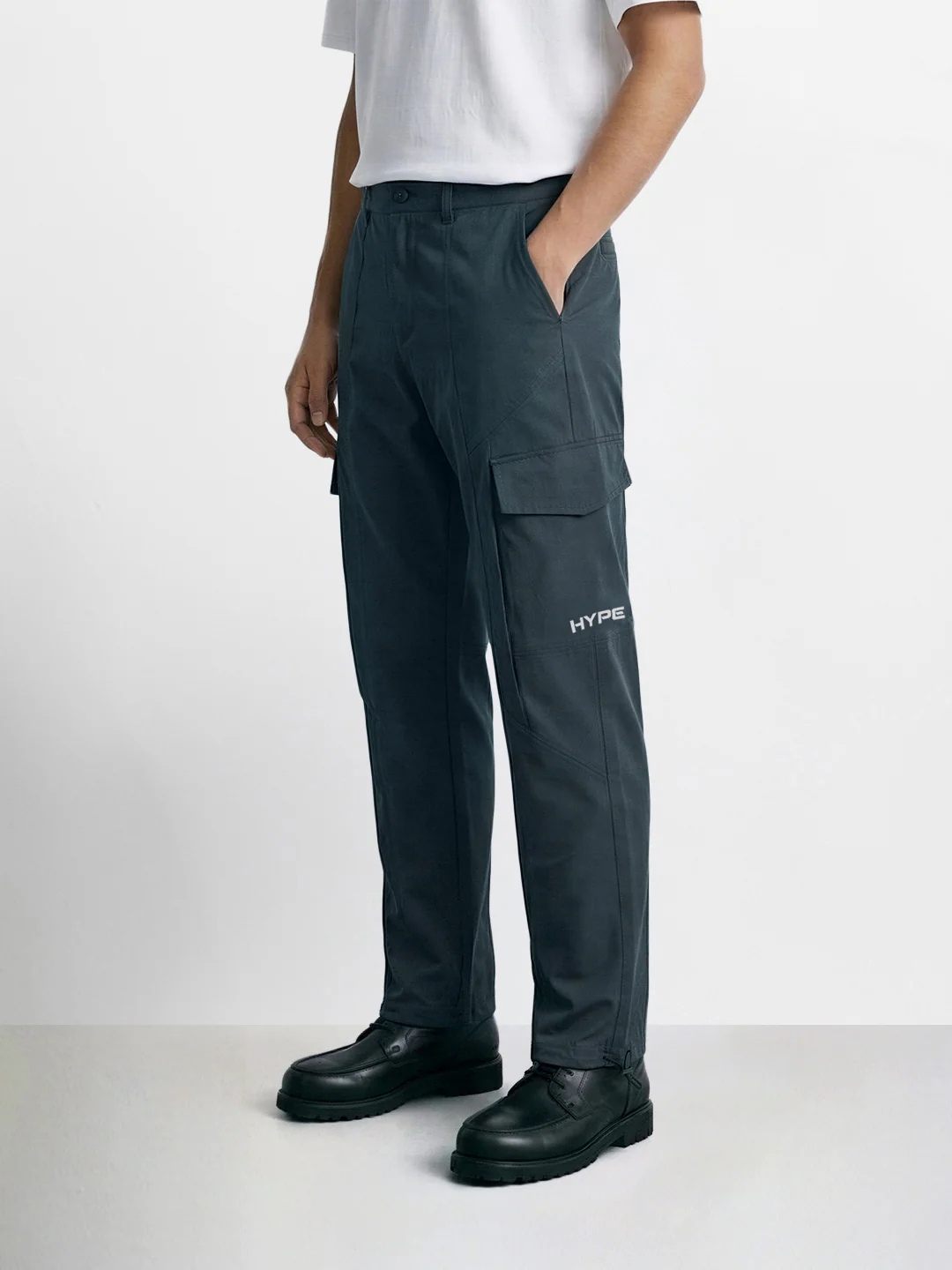 Men's Grey Relaxed Fit Solid Utility Cargo - Image 2