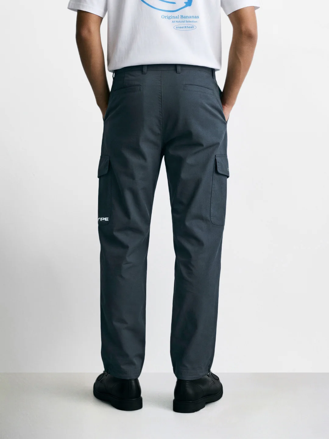 Men's Grey Relaxed Fit Solid Utility Cargo - Image 4