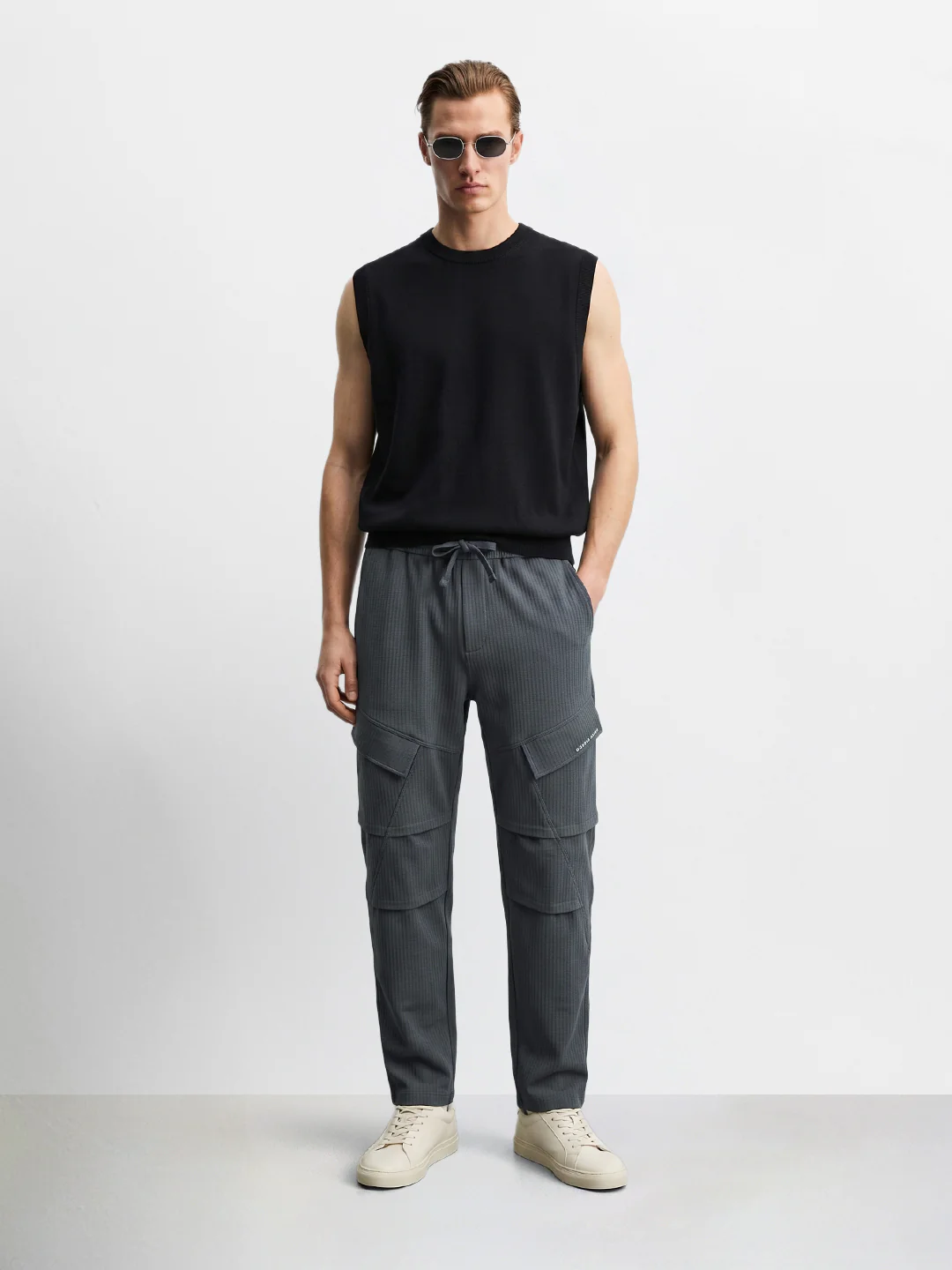 Men's Grey Relaxed Fit Solid Utility Cargo - Image 5
