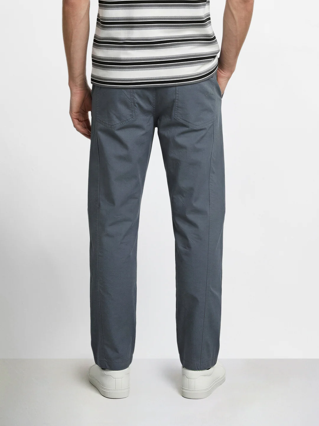 Men's Grey Relaxed Fit Solid Utility Joggers - Image 4