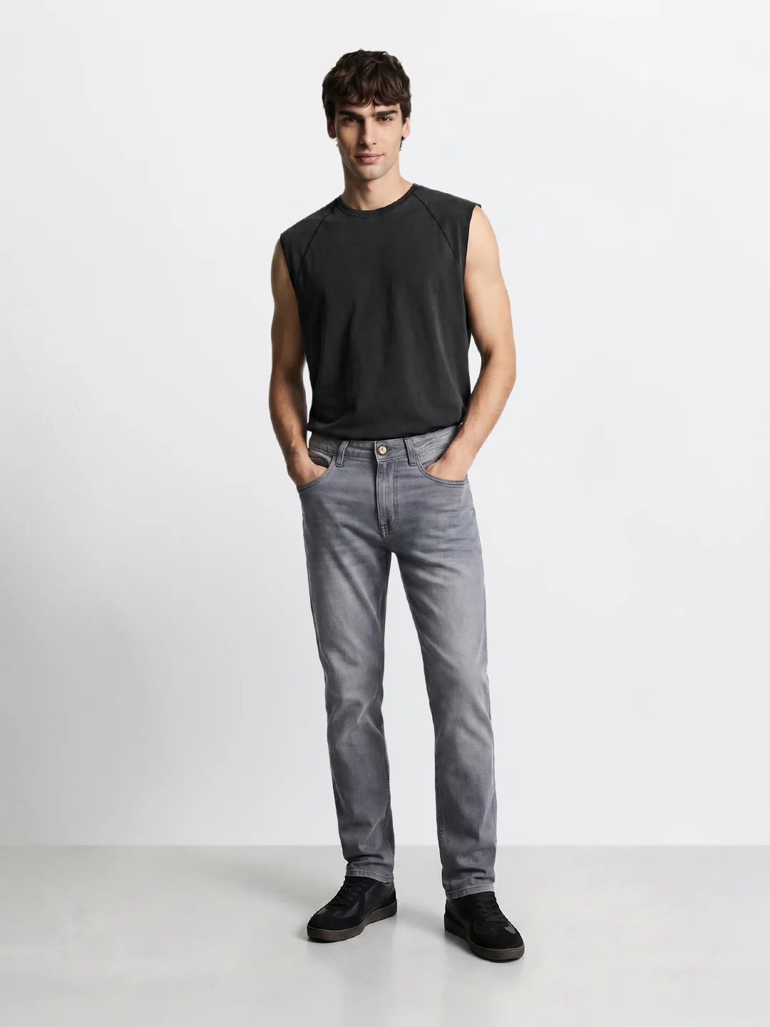 Men's Grey Slim Fit Solid Casual Jeans - Image 5