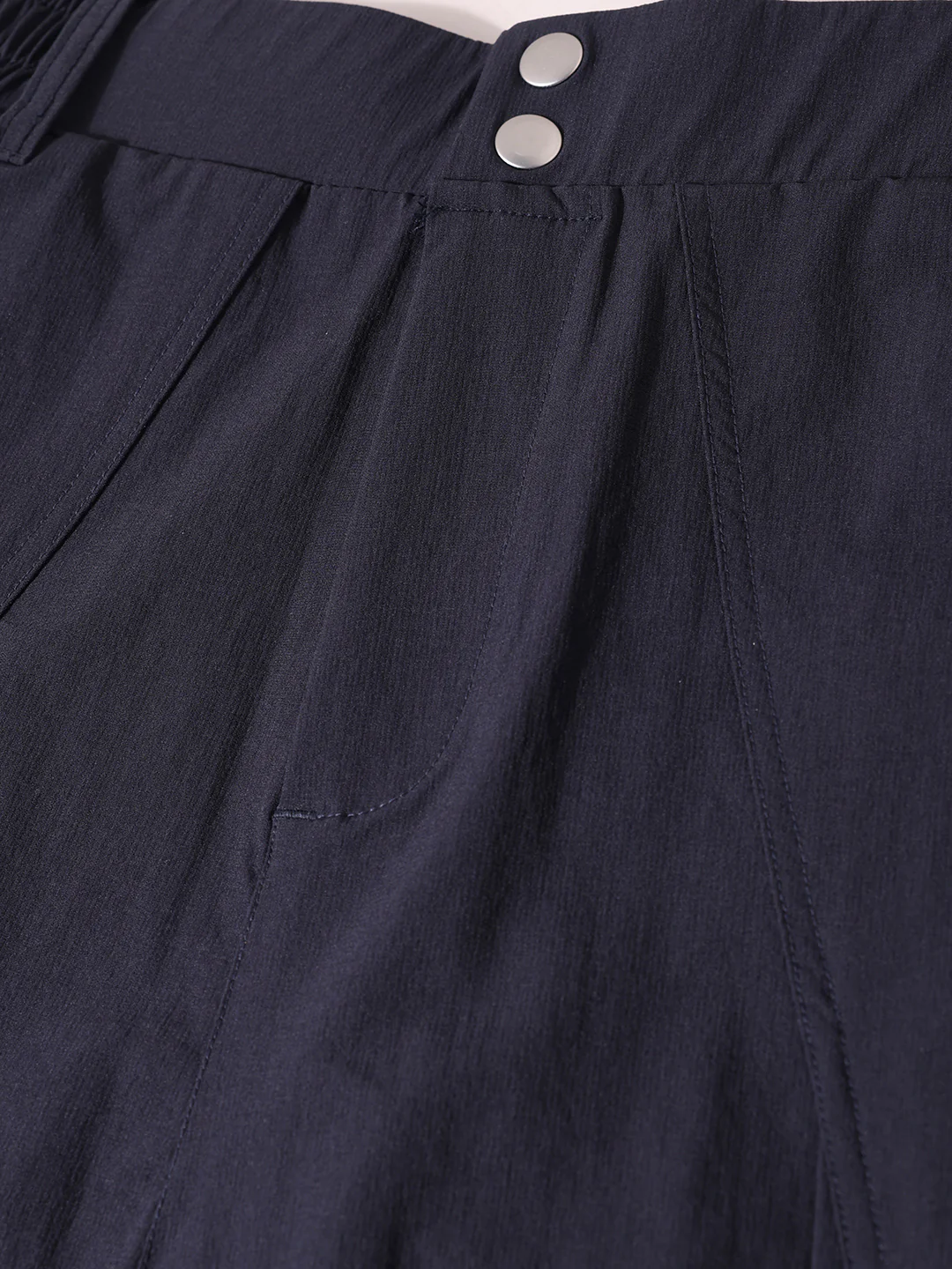 Men's Navy Blue Loose Fit Solid Utility Trousers - Image 5