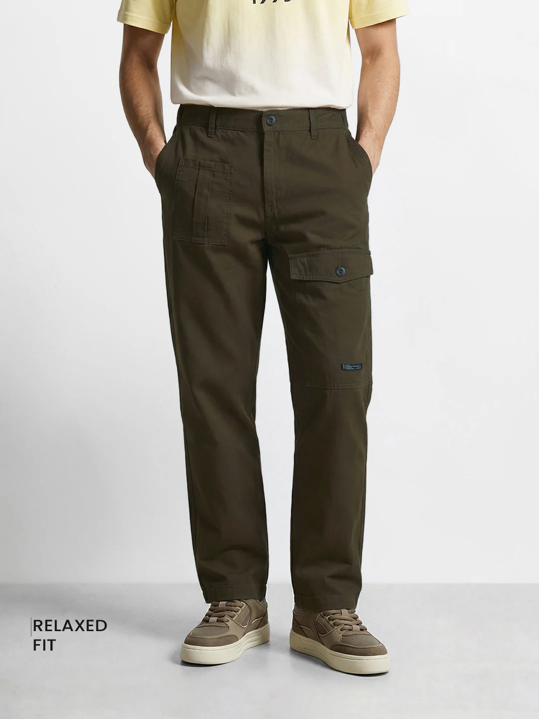 Men's Olive Relaxed Fit Solid Casual Trousers - Image 2