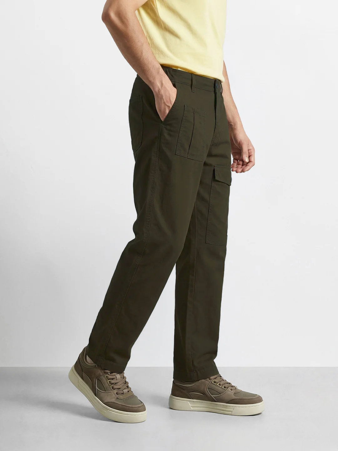 Men's Olive Relaxed Fit Solid Casual Trousers - Image 3