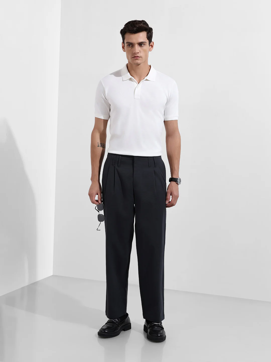 Men's Silver Relaxed Fit Casual Solid Trousers - Image 2