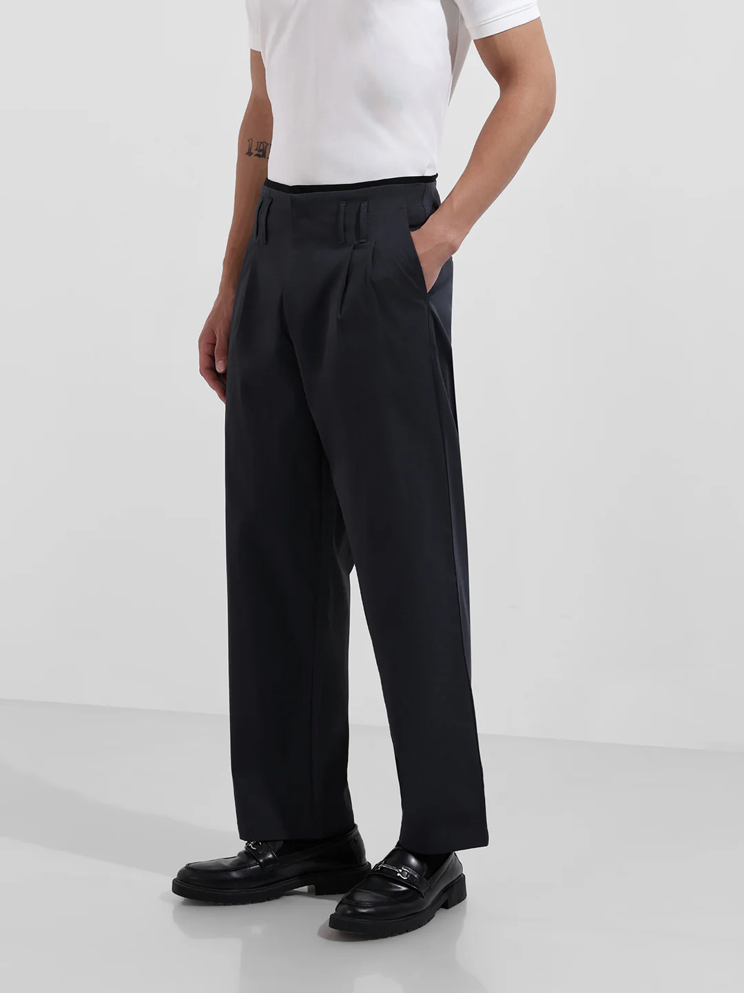 Men's Silver Relaxed Fit Casual Solid Trousers - Image 3