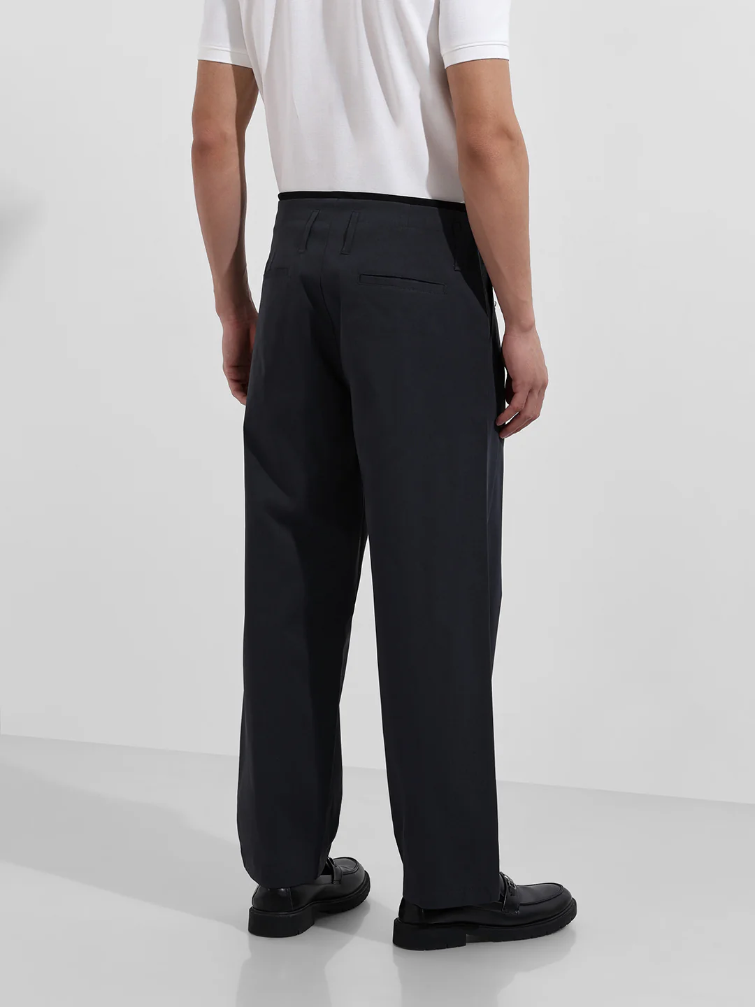 Men's Silver Relaxed Fit Casual Solid Trousers - Image 5