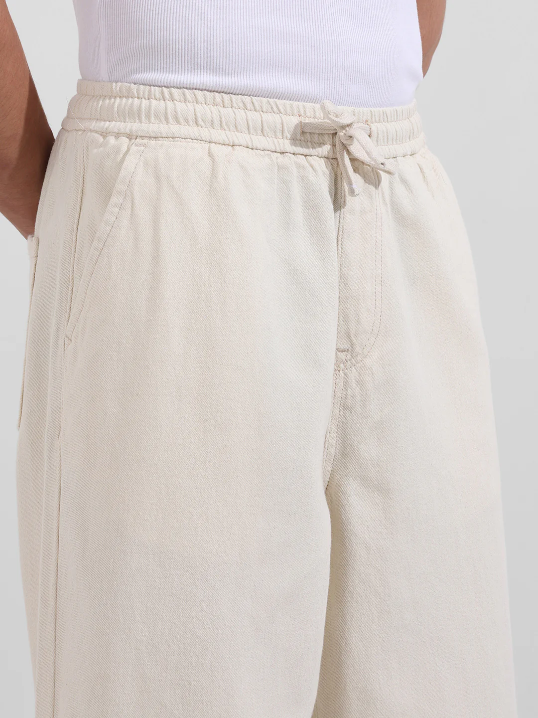 Men's White Loose Fit Solid Casual Jeans - Image 4