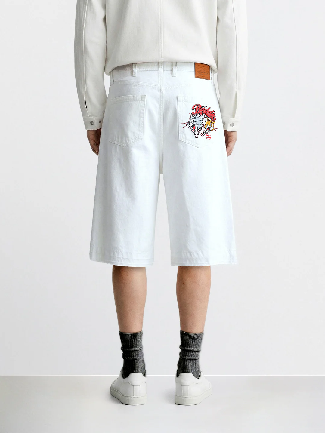 Men's White Regular Fit  Warner Bros Shorts - Image 2