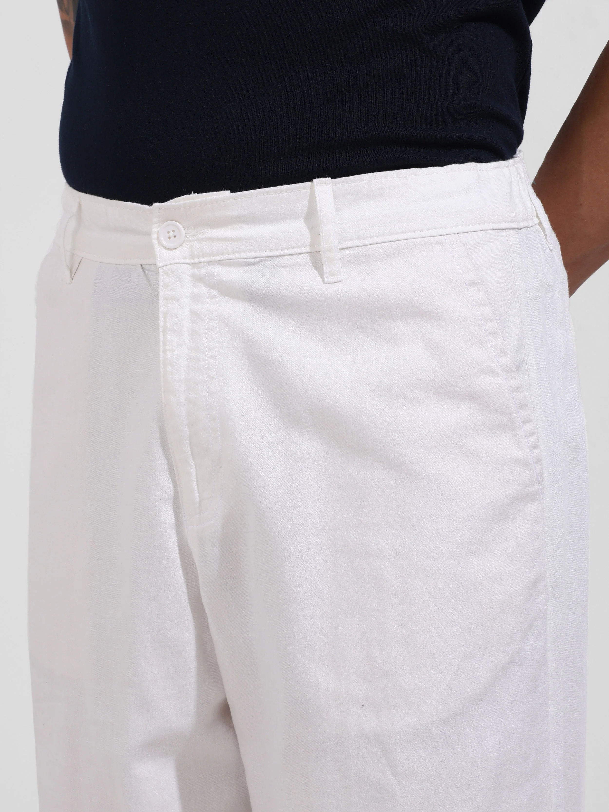 Men's White Relaxed Fit Solid Casual Trousers - Image 5