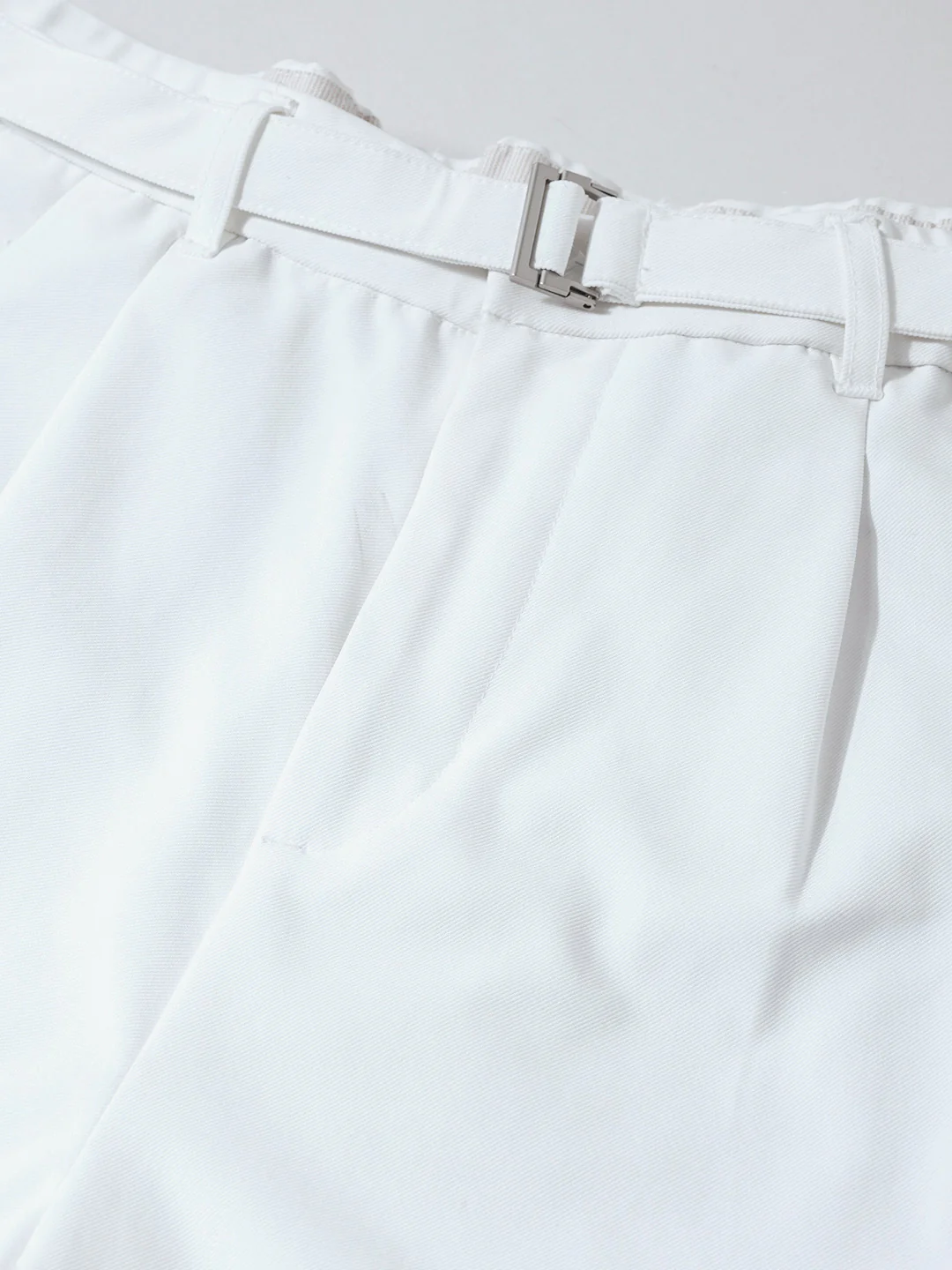 Men's White Relaxed Fit Solid Utility Trousers - Image 6