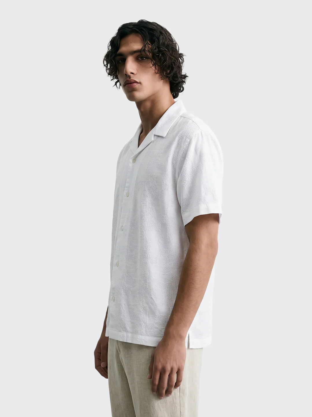 Men's White Relaxed Fit Solid Casual Shirt - Image 3