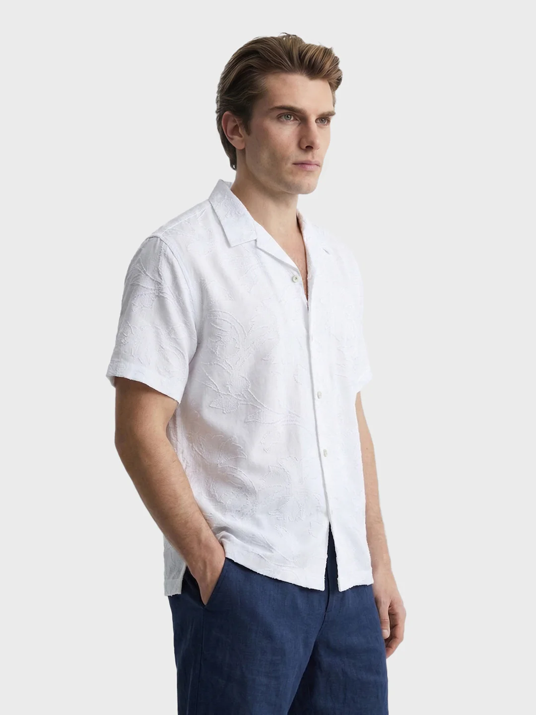 Men's White Relaxed Fit Solid Casual Shirt - Image 3