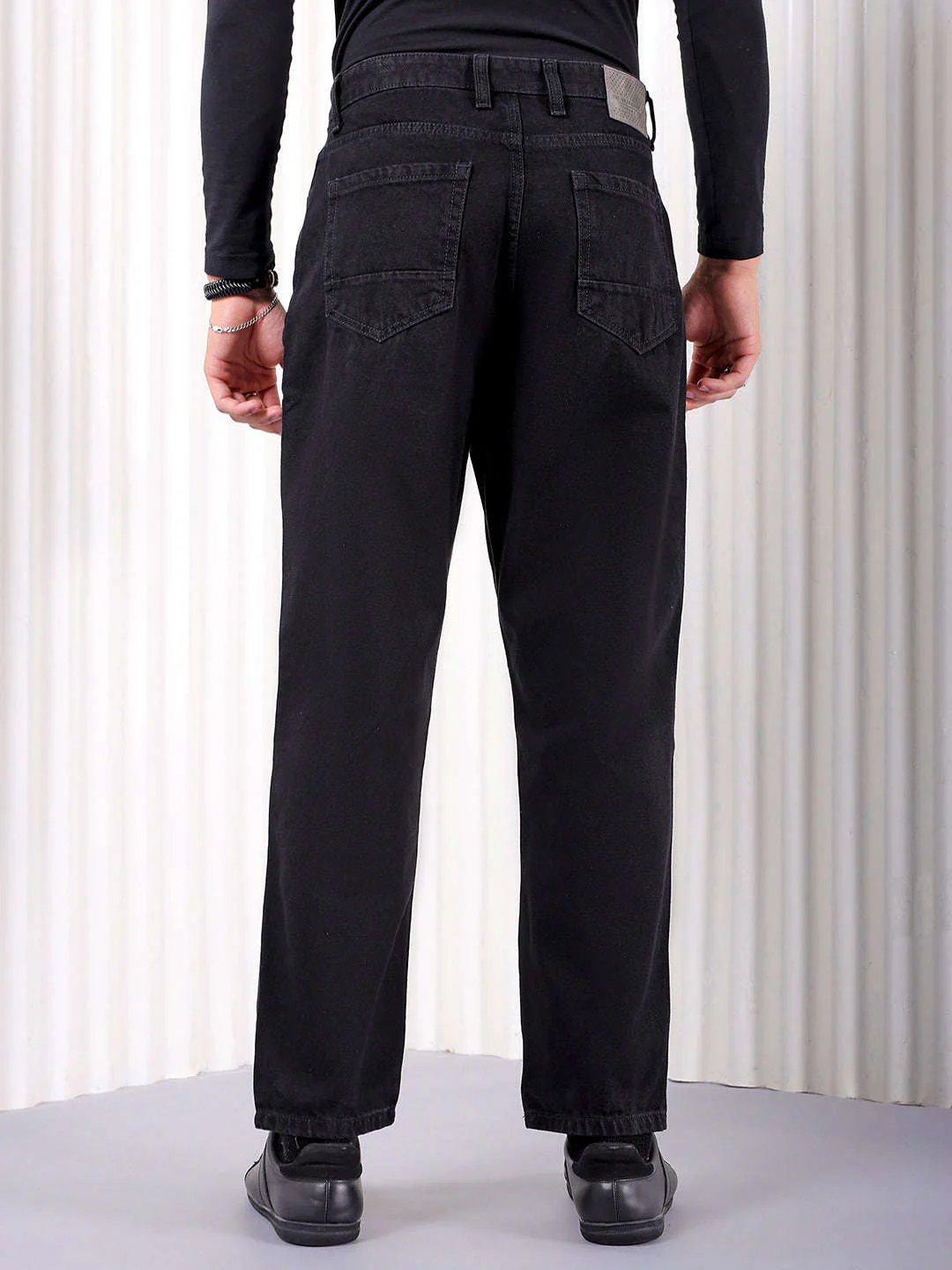 Men's Black Loose Fit Solid Street Wear Jeans - Image 2