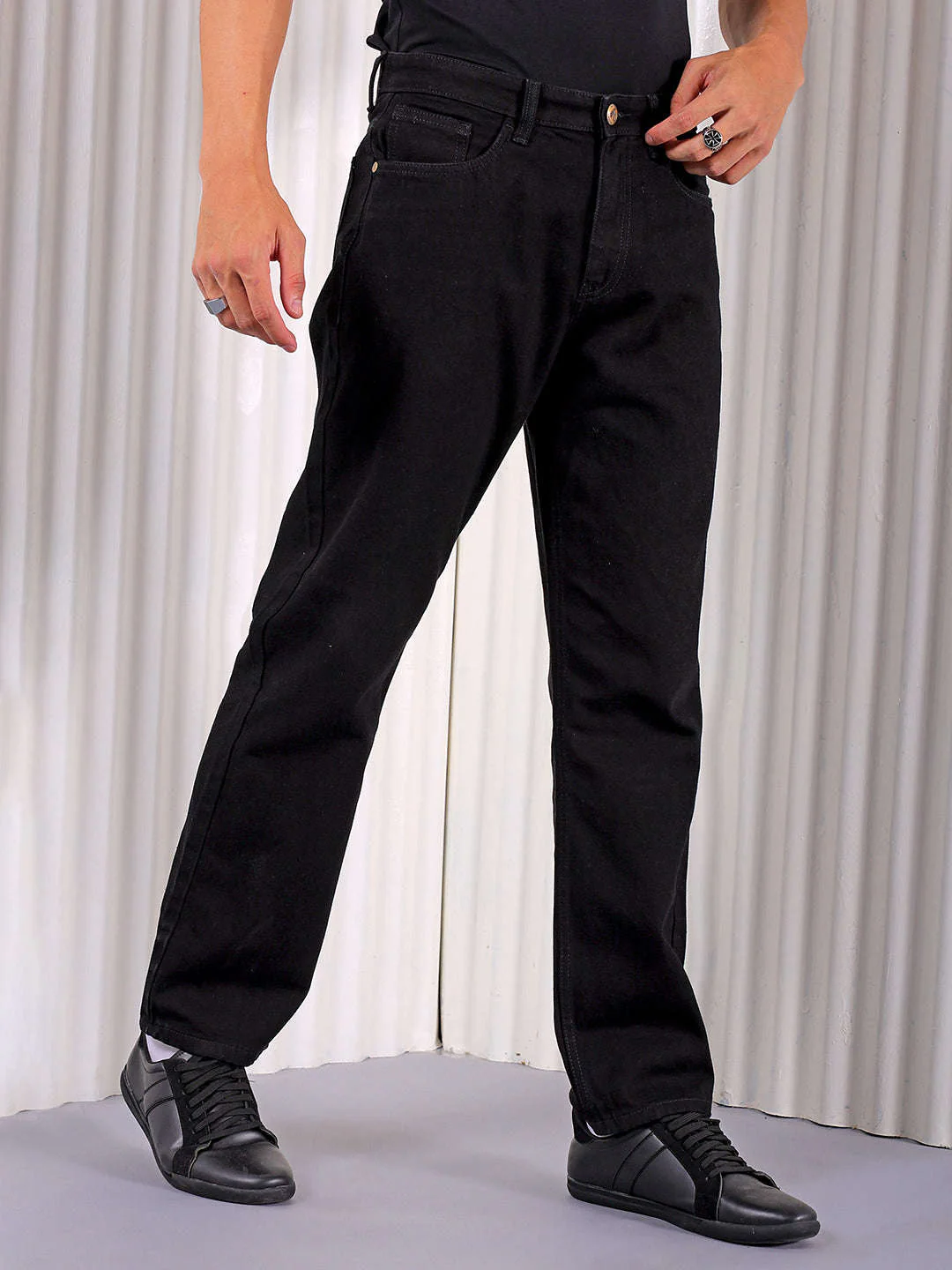 Men's Black Regular Fit Solid Casual Jeans - Image 4