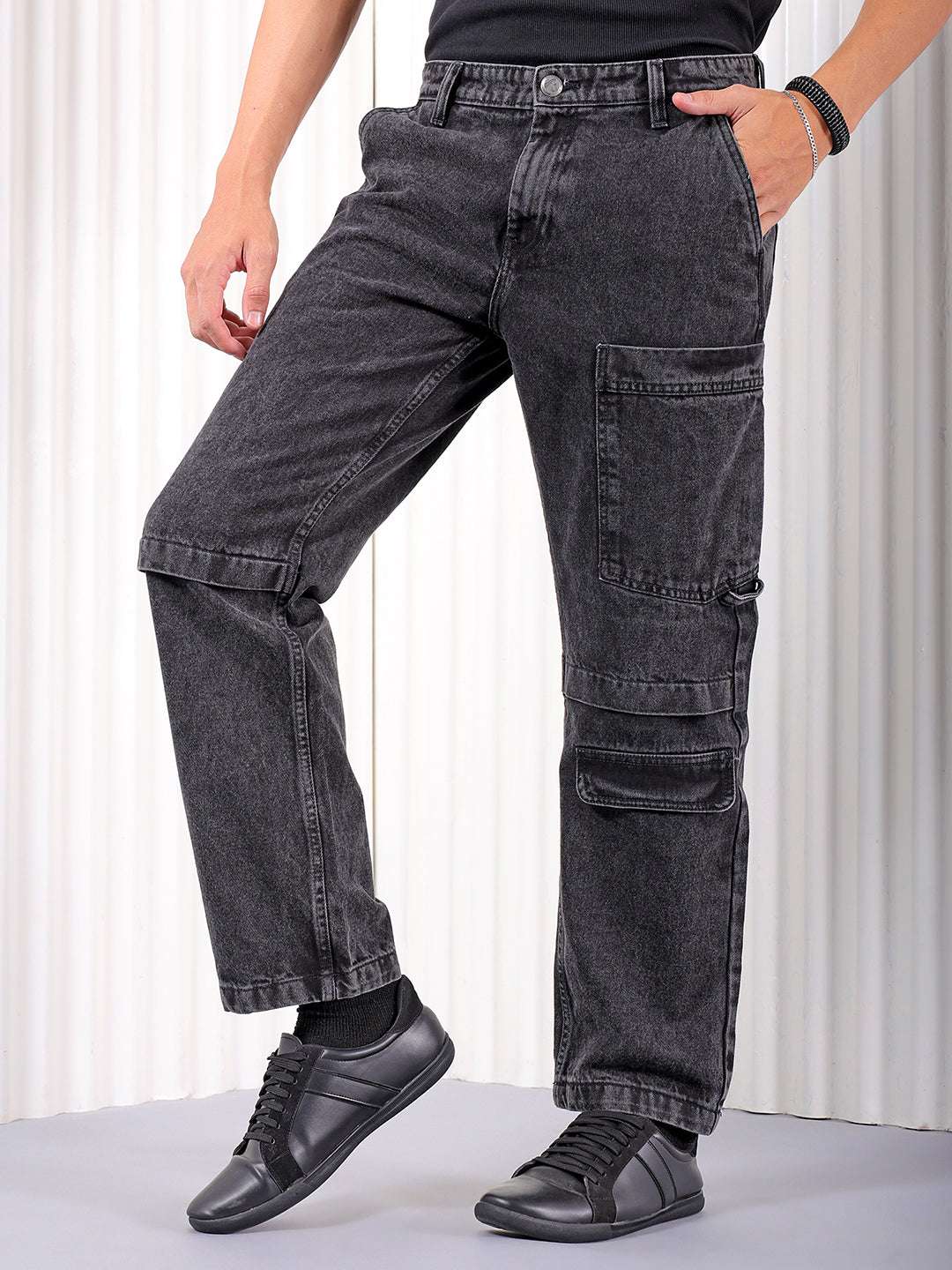 Men's Black Relaxed Fit Solid Utility Jeans - Image 3