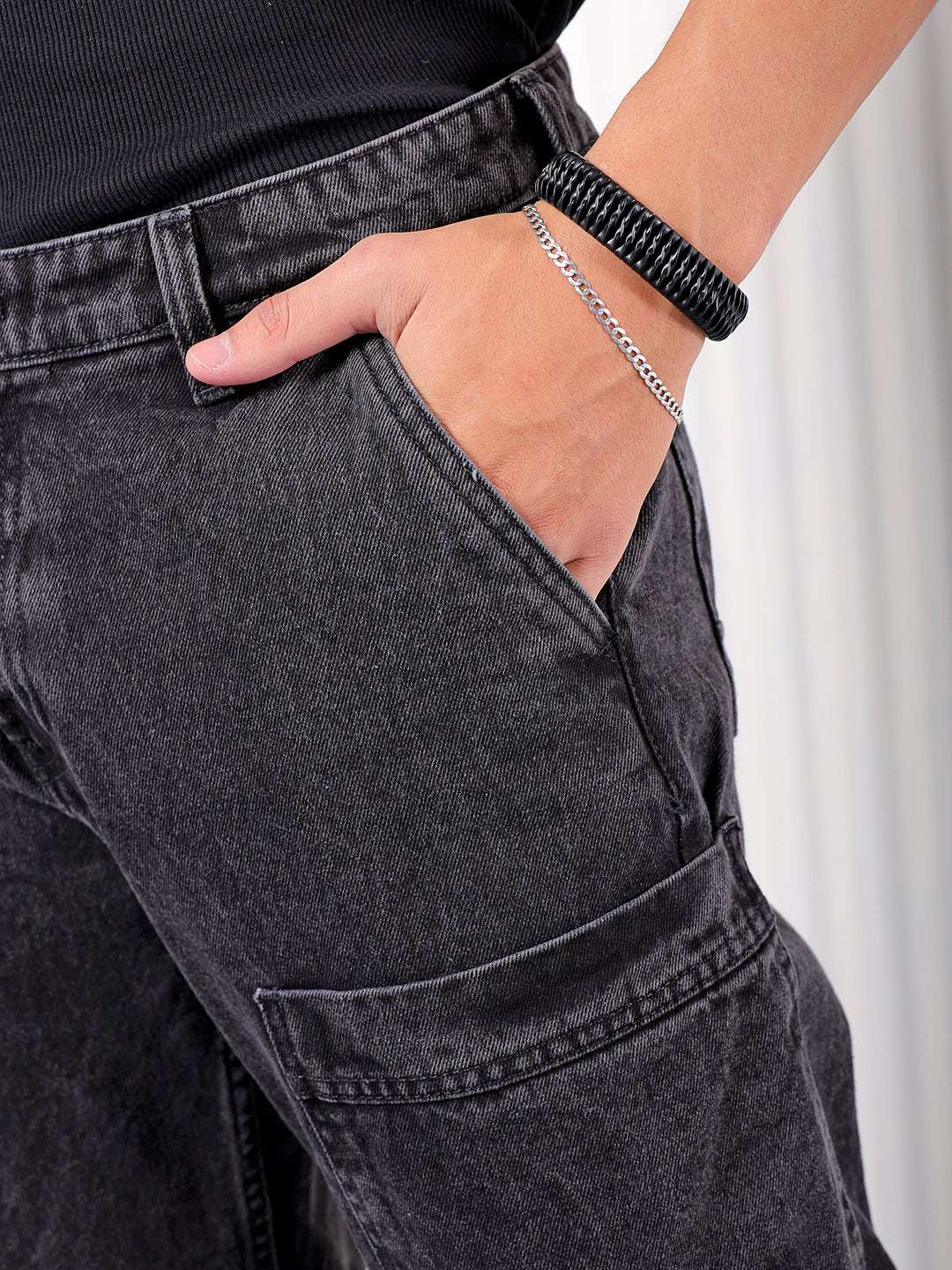 Men's Black Relaxed Fit Solid Utility Jeans - Image 5