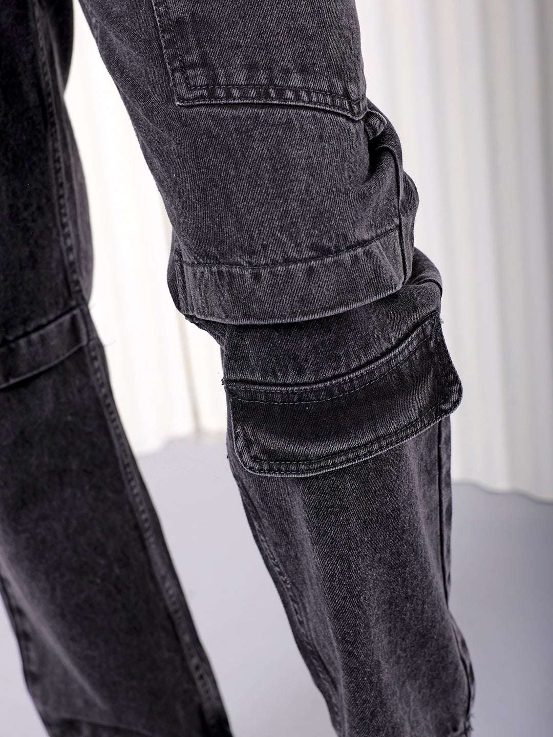 Men's Black Relaxed Fit Solid Utility Jeans - Image 6