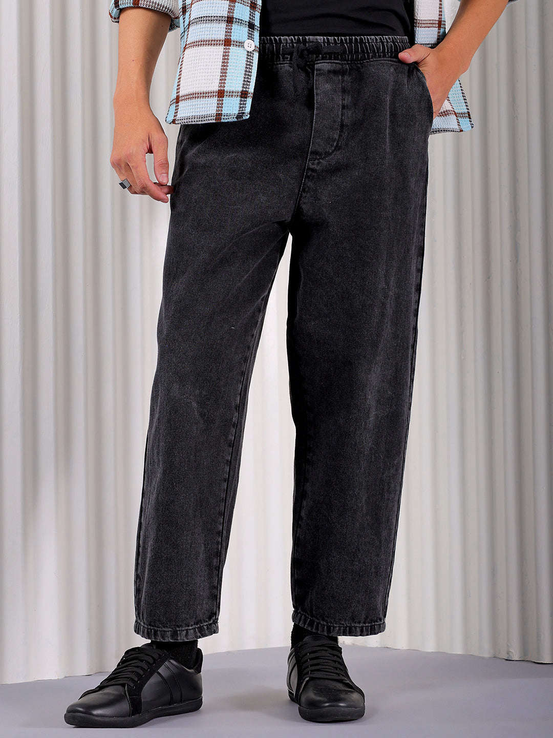 Men's Black Loose Fit Solid Street Wear Jeans - Image 4