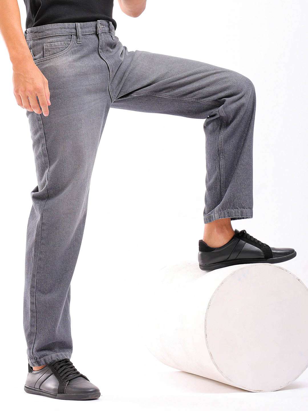 Men's Grey Regular Fit Solid Casual Jeans - Image 2