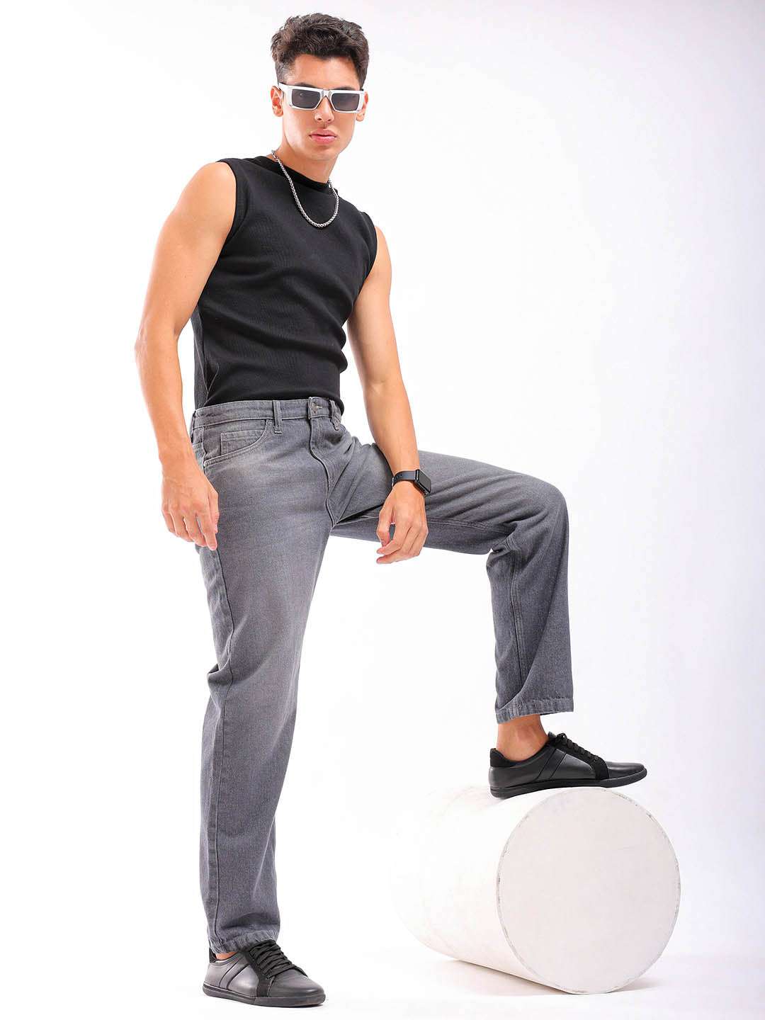 Men's Grey Regular Fit Solid Casual Jeans - Image 3