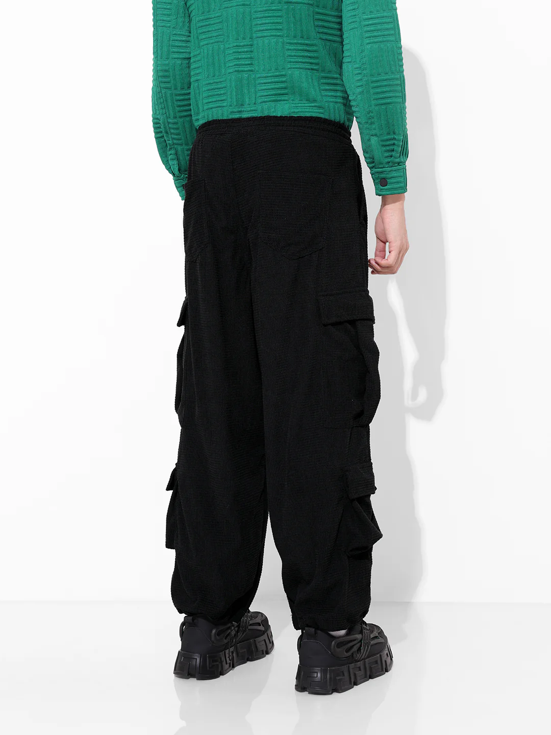 Men's Black Wide Leg Fit Textured Utility Cargo - Image 4