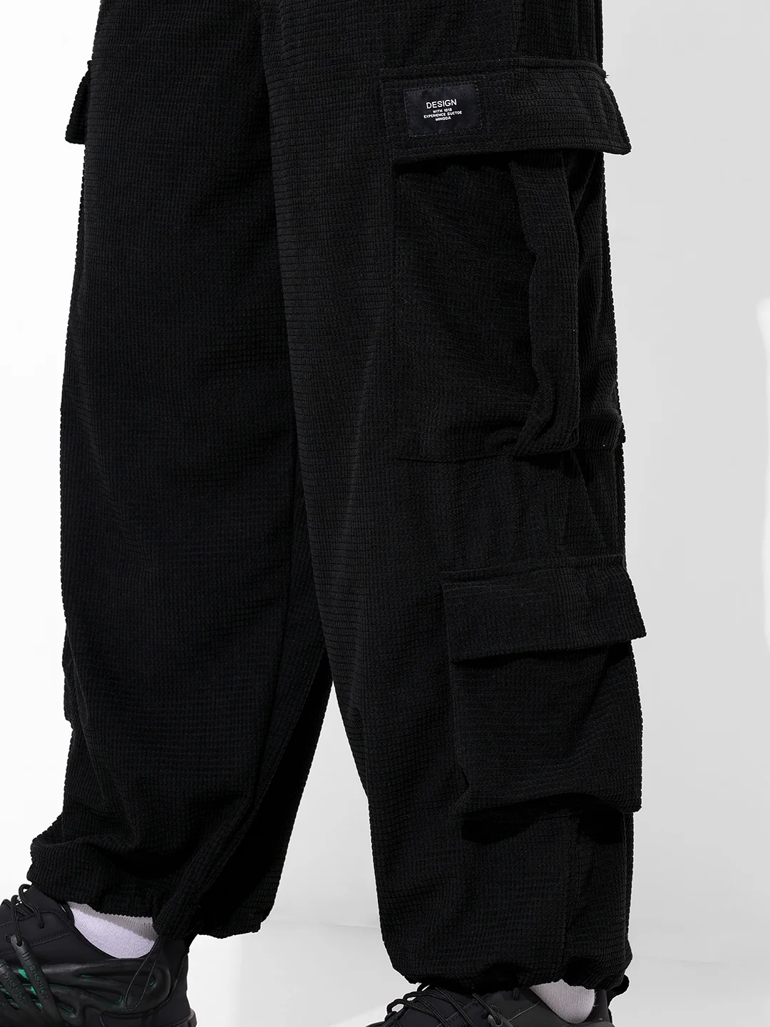 Men's Black Wide Leg Fit Textured Utility Cargo - Image 6