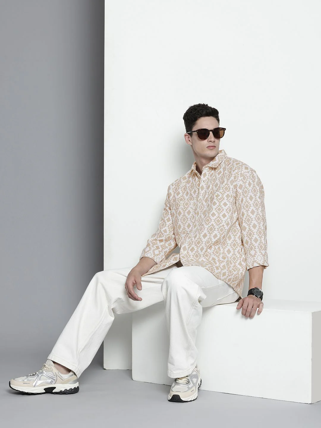 Men's Beige Relaxed Fit Geometric Print Vintage Shirt - Image 4