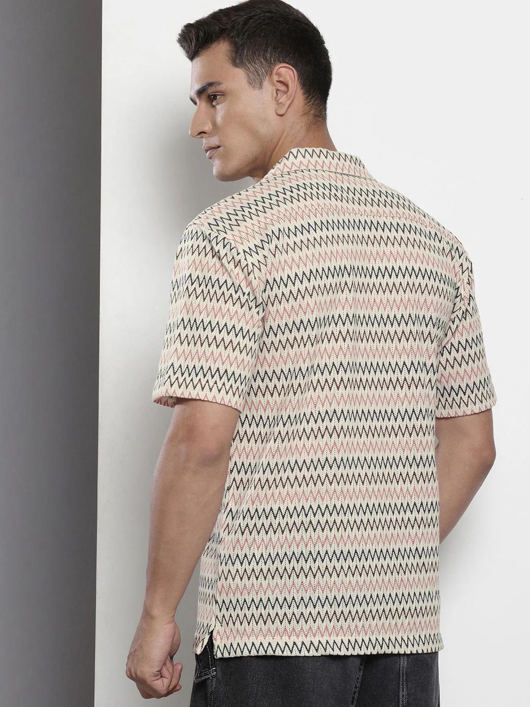 Men's Beige Relaxed Fit Geometric Print Resort Wear Shirt - Image 4