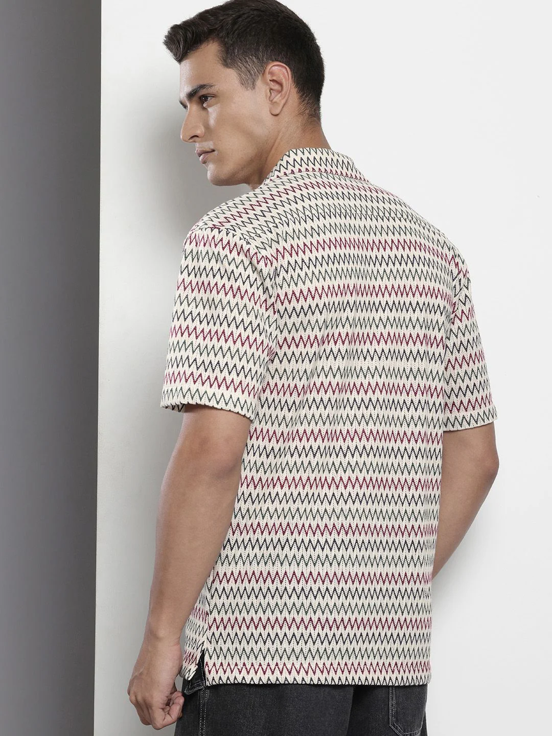 Men's Beige Relaxed Fit Geometric Print Resort Wear Shirt - Image 4