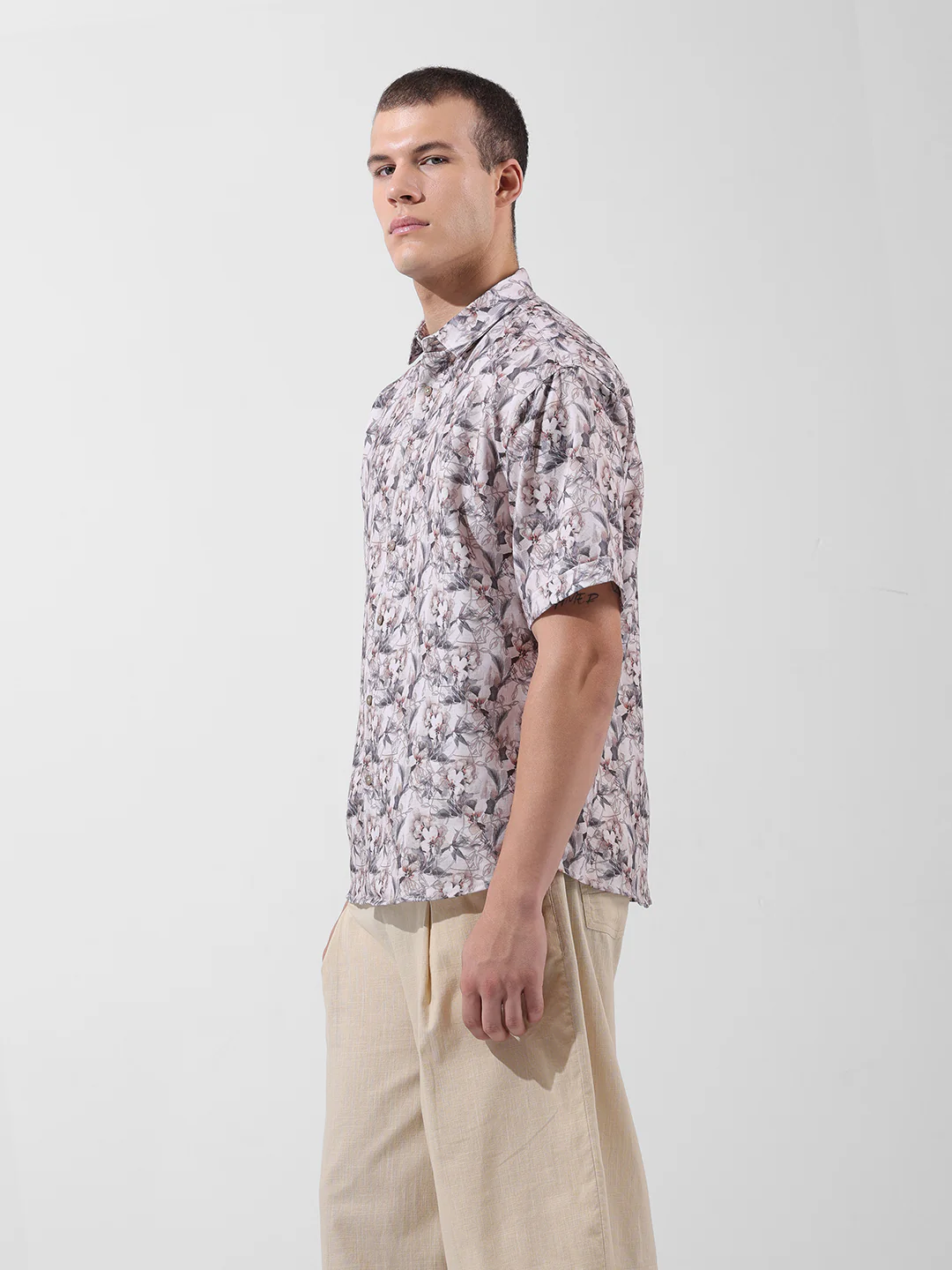 Men's Multicolor Relaxed Fit Solid Resort Wear Shirt - Image 3