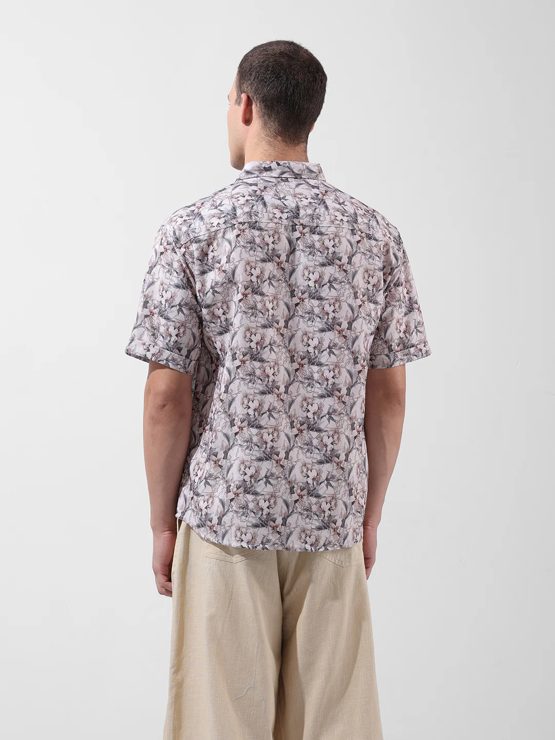 Men's Multicolor Relaxed Fit Solid Resort Wear Shirt - Image 4